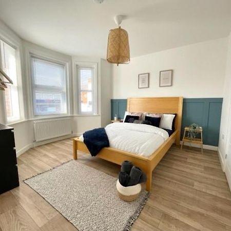 Central, Bright & Spacious Apartment - Parking Included Bornemouth Extérieur photo