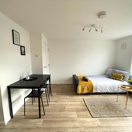 Central, Bright & Spacious Apartment - Parking Included Bornemouth Extérieur photo