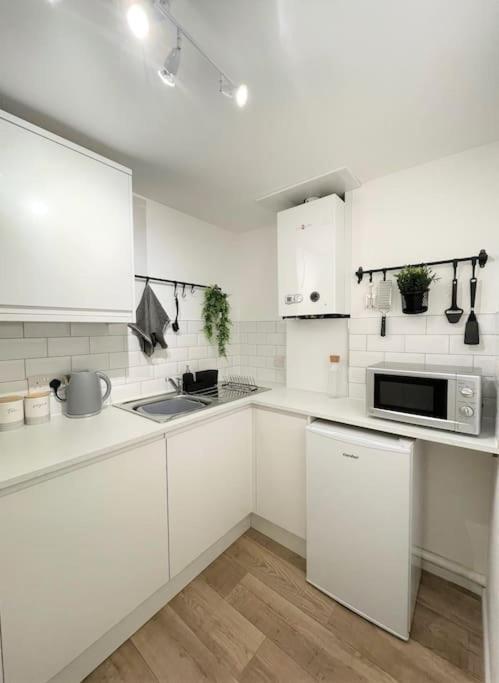 Central, Bright & Spacious Apartment - Parking Included Bornemouth Extérieur photo