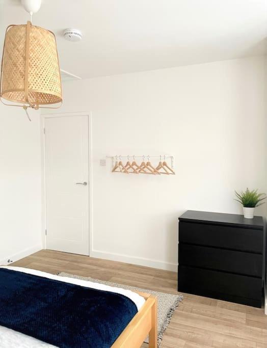 Central, Bright & Spacious Apartment - Parking Included Bornemouth Extérieur photo