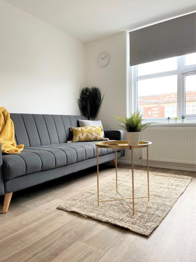 Central, Bright & Spacious Apartment - Parking Included Bornemouth Extérieur photo