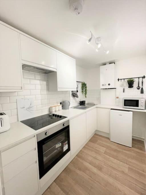 Central, Bright & Spacious Apartment - Parking Included Bornemouth Extérieur photo
