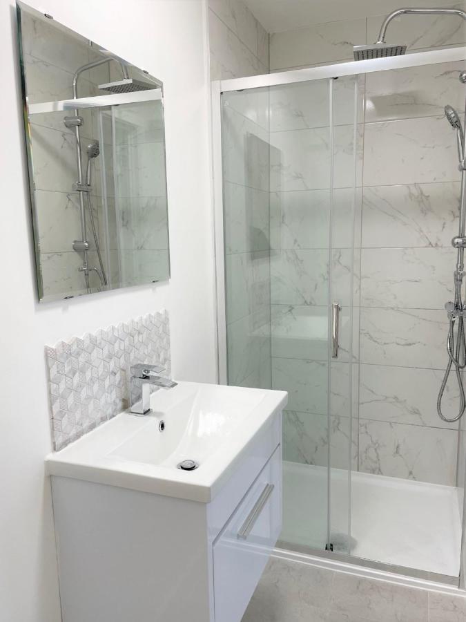 Central, Bright & Spacious Apartment - Parking Included Bornemouth Extérieur photo