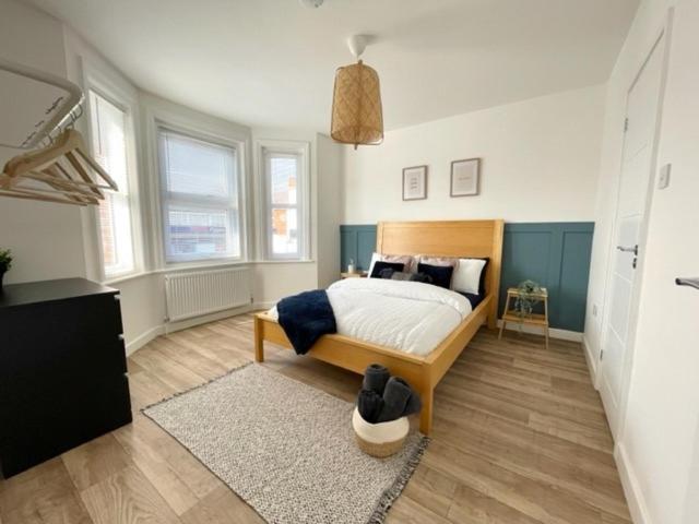 Central, Bright & Spacious Apartment - Parking Included Bornemouth Extérieur photo