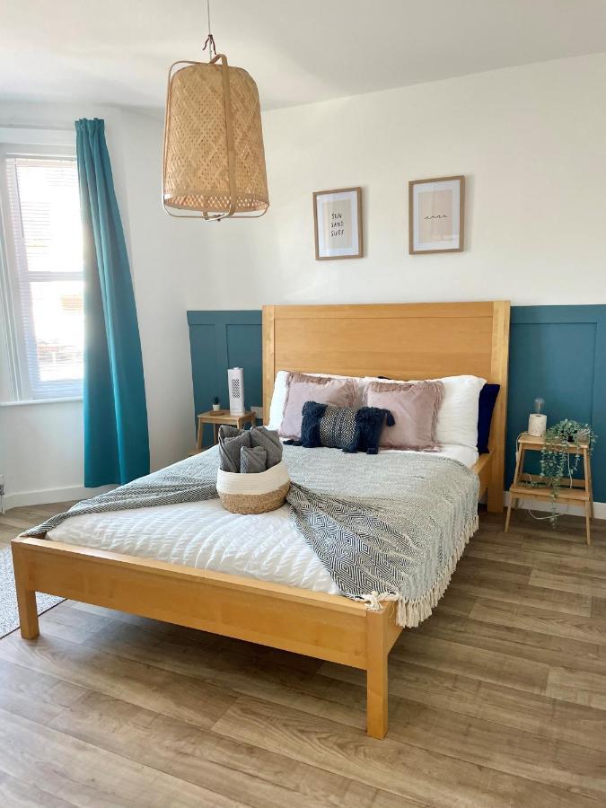 Central, Bright & Spacious Apartment - Parking Included Bornemouth Extérieur photo